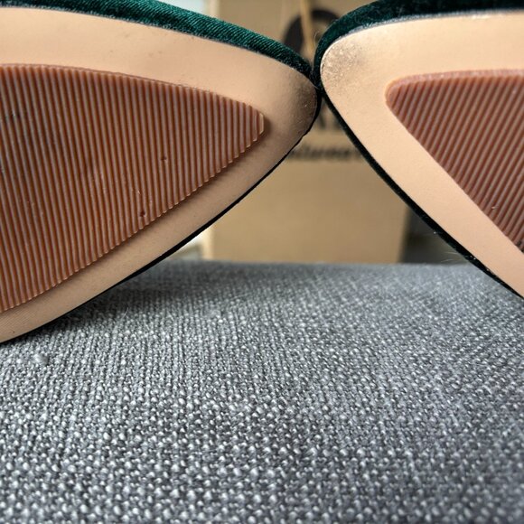 Velvet Emerald Green Heels - size US 7.5 - Picture 6 of 14